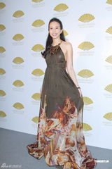 组图：莫文蔚暑假英国陪老公 直言无生育计划