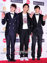 组图：韩星刘在锡再捧MBC大奖 2AM与2PM等到场助阵