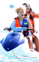 幻灯图集：蕾哈娜和新男友南加州惬意度假