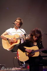 幻灯图：齐秦北京激情开唱 彭佳慧莫文蔚献歌