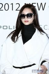 组图：张赫南圭丽等韩星为眼镜新品发布会站台