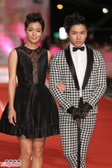 组图：欧弟亮相金钟红毯 不要平常心要狠狠体会