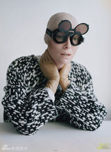 组图：蒂尔达登《W》封面 前卫造型彰显独特个性