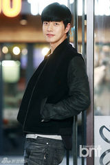 组图：朴海镇缺席《星星》庆功 独办记者会