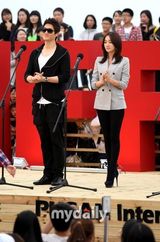 组图：《深夜的FM》釜山见观众 秀爱清新刘志泰帅酷