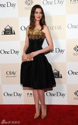 高清组图：《那一天》纽约首映 安妮-海瑟薇秀性感