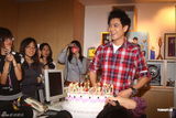 组图：林志颖与粉丝共度生日 获赠生日蛋糕
