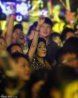 组图：汪峰演唱会深情表白 章子怡台下感动拭泪