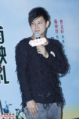 组图：陈坤厚从影50年拍纪念之作《三角地》