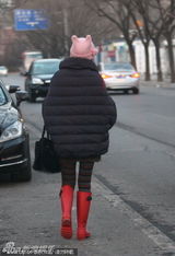 组图：张雨绮纤体中心放松 开豪车戴可爱帽子