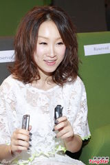 组图：王菀之MV与张敬轩性感合作 王祖蓝送惊喜