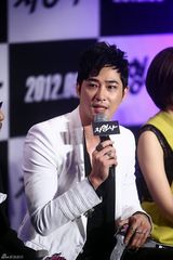 高清组图：姜志焕成宥利出席新片《车刑警》发布会