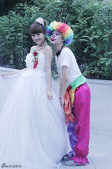 组图：包文婧婚纱写真曝光 笑容甜美高雅纯情