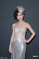 组图：胡定欣亮相婚纱秀恨嫁着急找男友