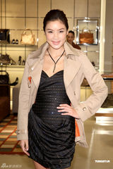 高清图：乐基儿台北剪彩 着装时尚新潮美腿纤长