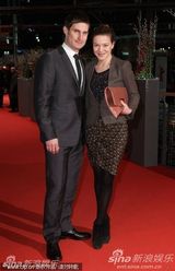 高清：《未来》首映礼 女导演米兰达挽两男走红毯