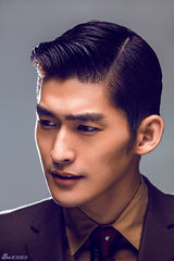 组图：张翰搞怪证件写真 变表情帝玩转五官POSE