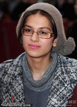 高清图：《内达和西敏》首映 女星莱拉-哈塔米亲民