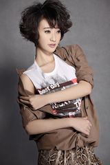 组图：阎娜烈焰红唇展妩媚风情 新气质女生独树一帜