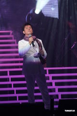 高清组图：温拿演唱会圆满结束 财源滚滚开心到底