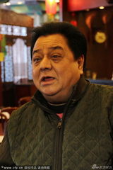 组图：李金斗率弟子送腊八粥 围观市民挤爆现场