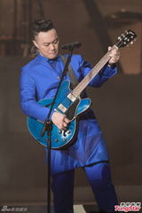 组图：陈奕迅演唱会化浓妆 搞怪献唱掀高潮