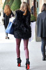 高清组图：奥利维亚-巴勒莫街拍皮草背心搭皮裤