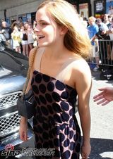 幻灯图集：“赫敏”艾玛-沃特森做客访谈节目 玩变装秀