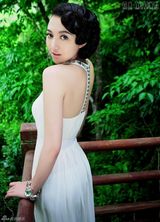 高清组图：韩雯雯化身绿色天使 大自然拍写真