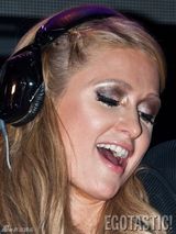 组图：希尔顿中空贫乳小露浅沟网袜性感