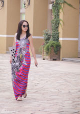 组图：秦子越曝光出游照 超仙长裙最拉风