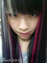 组图：15岁小彩旗可爱私照曝光 也玩浓妆非主流