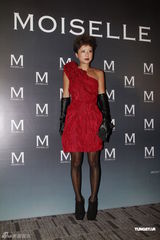 组图：陈慧琳蕾丝装优雅 徐濠萦单肩裙配皮手套