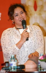 幻灯：《老牛家的战争》登陆北京 宋丹丹获儿子祝福