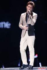 高清图：萧亚轩范玮琪五月天等亮相音乐颁奖礼