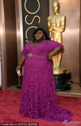 组图：嘉波蕾-西迪贝紫裙亮相红毯