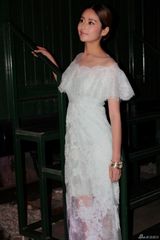 组图：颖儿蕾丝长裙高挑 瘦身成功被封励志女神