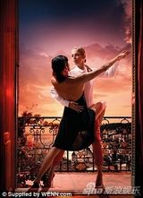 组图：乌玛-瑟曼东方魅力大片 红裙喜庆秀美腿