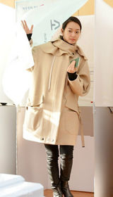 组图：众韩星积极参与总统票选 晒个性认证照