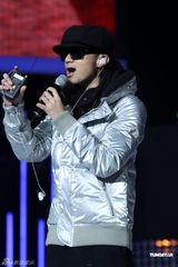 组图：费玉清徐小凤合作 叶倩文助阵东方卫视跨年