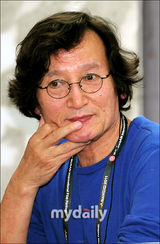 组图：安圣基主演韩国新片《断箭》釜山记者会