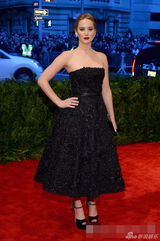 组图：劳伦斯2013红毯战袍盘点 最爱黑白经典