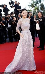 组图：《维纳斯》首映 章子怡素雅长裙助阵