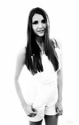 组图：《吸血鬼日记》主创黑白漫展照片曝光