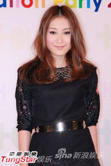 组图：香港女歌手陈僖仪车祸去世 昔日倩影回顾