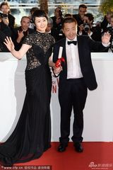 组图：戛纳电影节闭幕 影人后台欢庆获奖