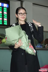 组图：长泽雅美抵台宣传偶像剧 机场秀中文
