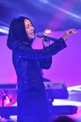 组图：那英张亚东新春音乐会编排经典老歌