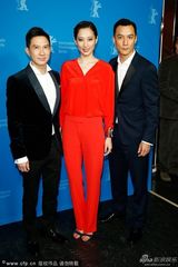 组图：思漩亮相柏林西服中性风帅气