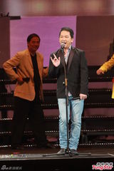 组图：曾志伟薛家燕扮肥姐 郑欣宜隔空寄思念